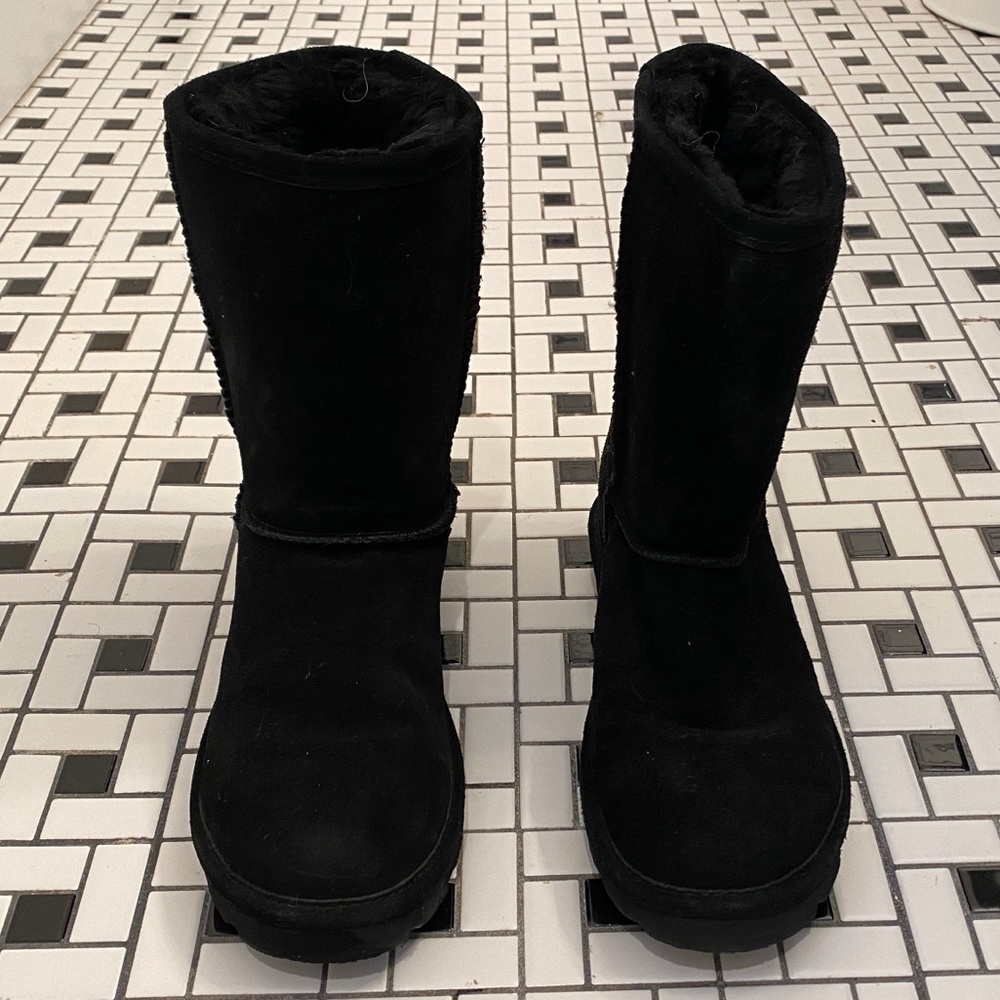 BEARPAW ELLE SHORT BOOTS LIKE NEW